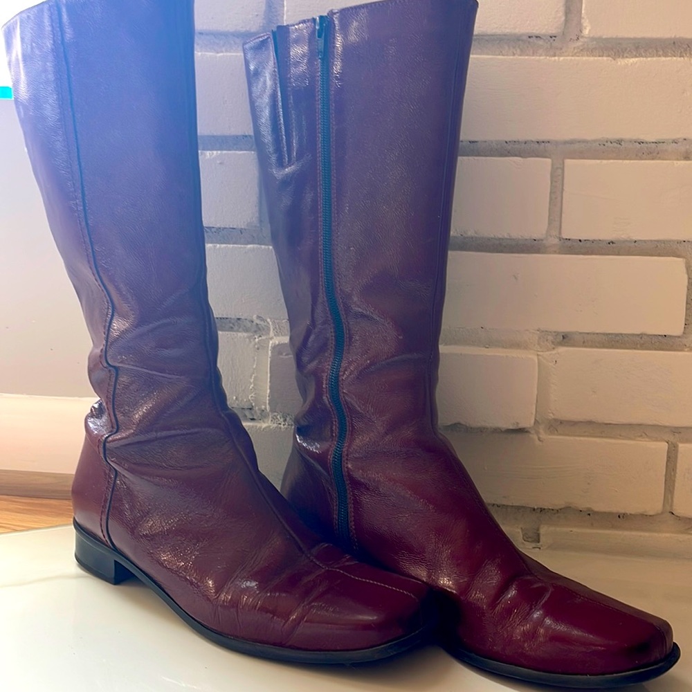 La Canadienne patent leather red rain boots.